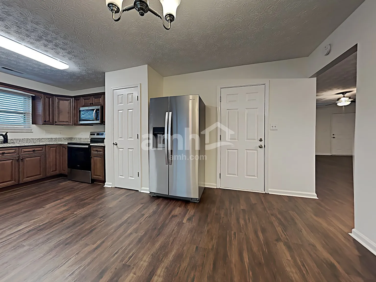 3 bed, 2.0 bath, 1460 sqft, $2,095 — Photo 4