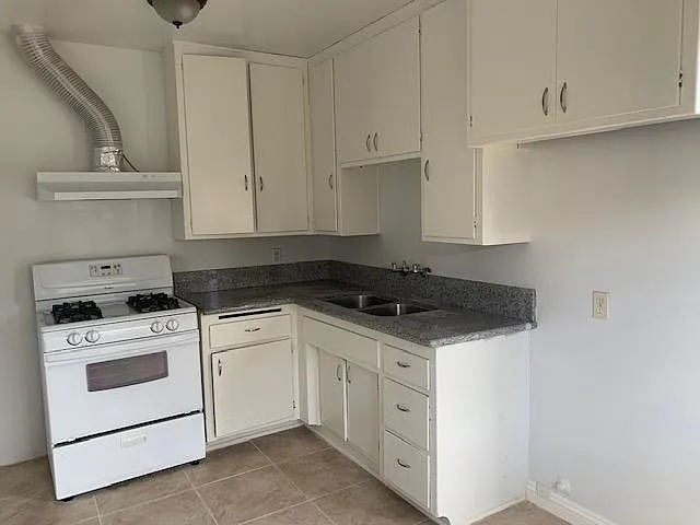 1 bed, 500 sqft, $1,750 — Photo 3