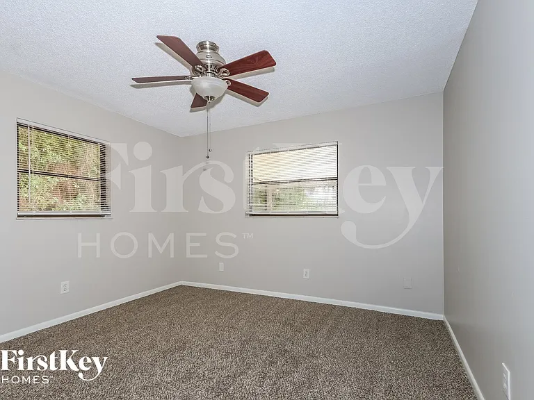 873 SW Curtis St — Photo 8