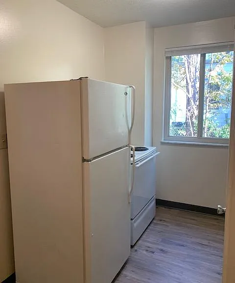 828 Oak St #2 — Photo 3
