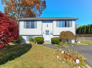19 Doris Ave, Warwick, RI 02889