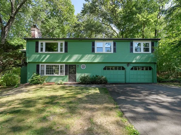 8 Dana Rd, Bedford, MA 01730