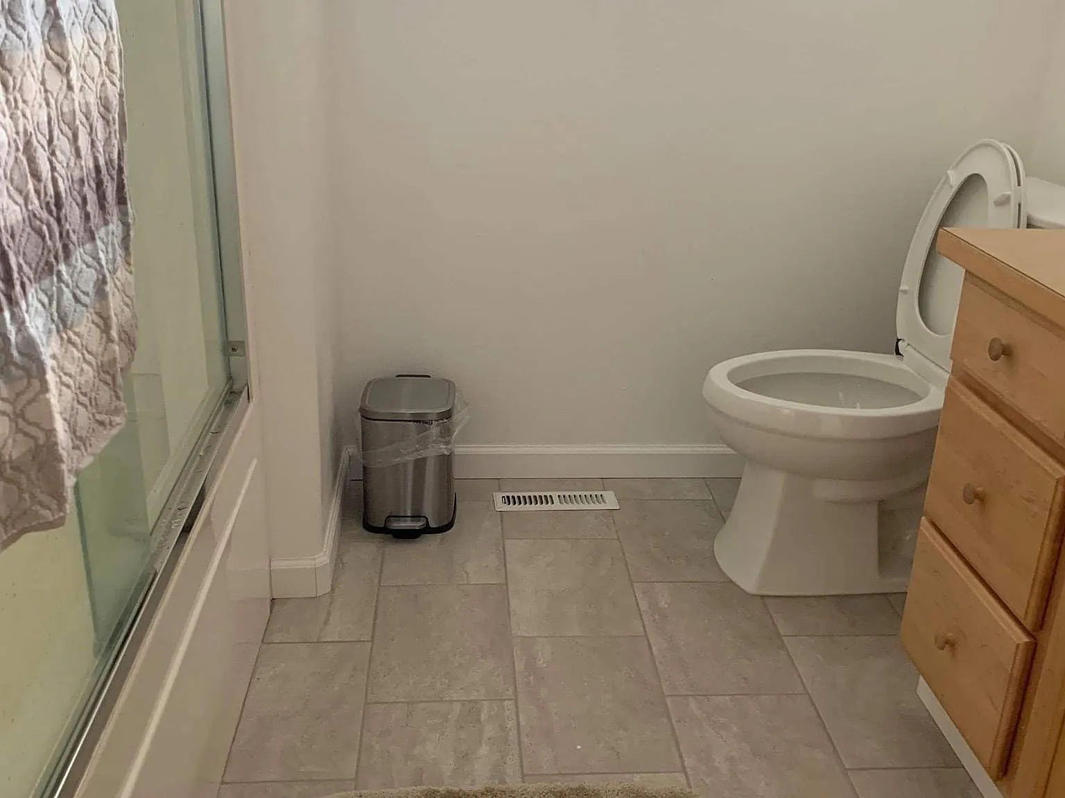 4 bed, 2580 sqft, $750 — Photo 2