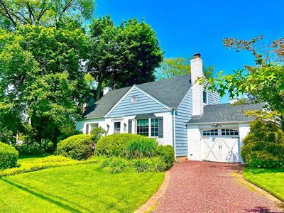 73 Jackson Avenue, Rockville Centre, NY, 11570