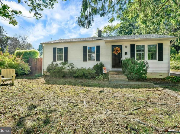 5180 Camp Meeting Rd, Center Valley, PA 18034