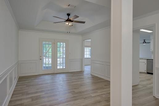 3rd image of 3007 Maplewood Drive Drive