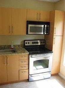 4th image of 4007 N University Dr #110