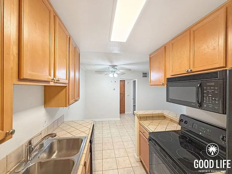 2 bed, 2.0 bath, 821 sqft, $2,700 — Photo 3