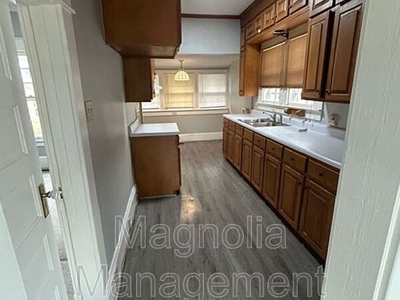 2nd image of 107 W Jennette Ave