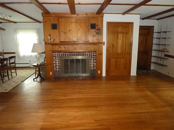 2nd image of 35 Willow Ave
