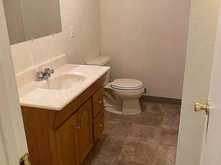 1405 Bradley Dr — Photo 2