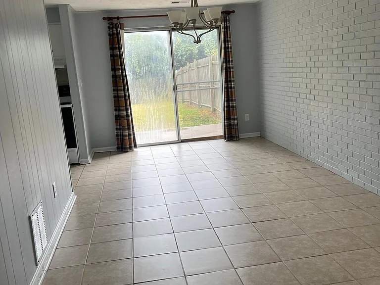 3437 Malabu Cir #B — Photo 9