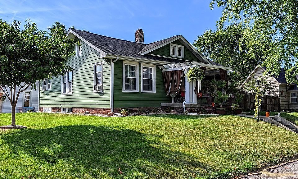 1st image of 302 Lincoln Ave