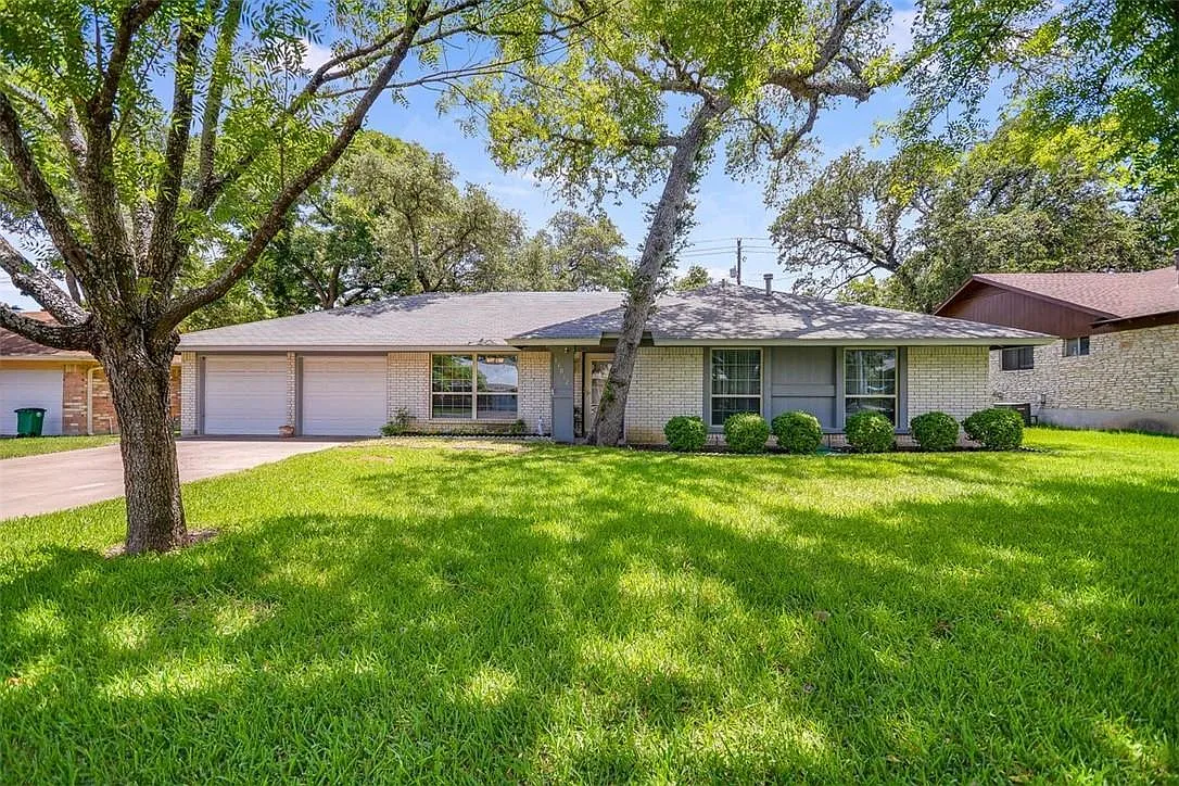 4 bed, 2.0 bath, 1730 sqft, $2,950 — Photo 1