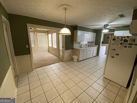 3rd image of 215 Hillside Dr