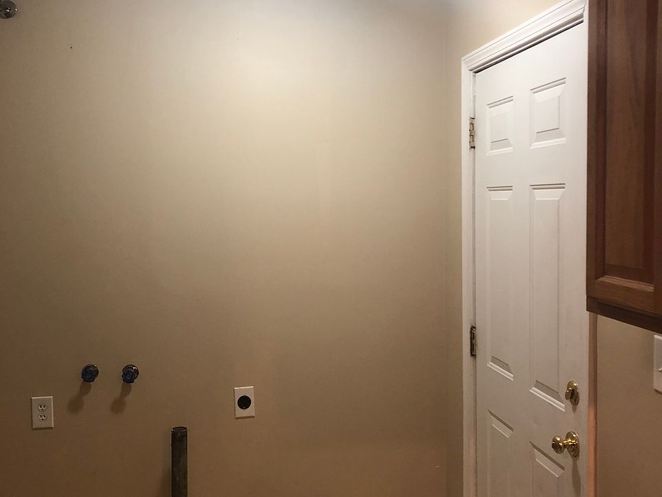 1st image of 918 River Oaks Blvd