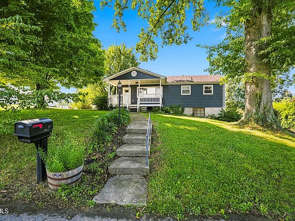 2nd image of 212 Hilltop Dr