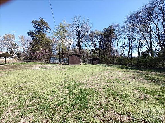 3rd image of 175 Leonard Rd