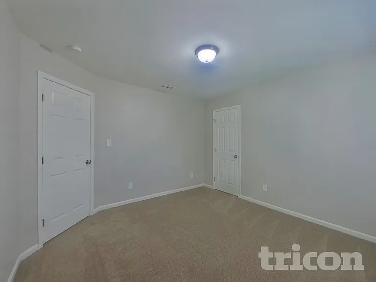 2092 Roscommon Dr — Photo 13