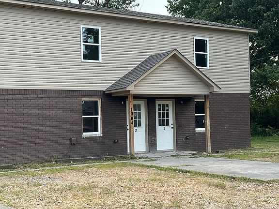 3rd image of 1004 E Garland St #0