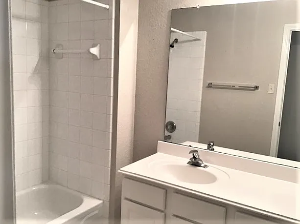 4715 Meadows Edge Ln — Photo 14