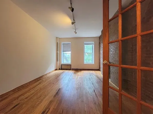 447 W 43rd St #2V, New York, NY 10036