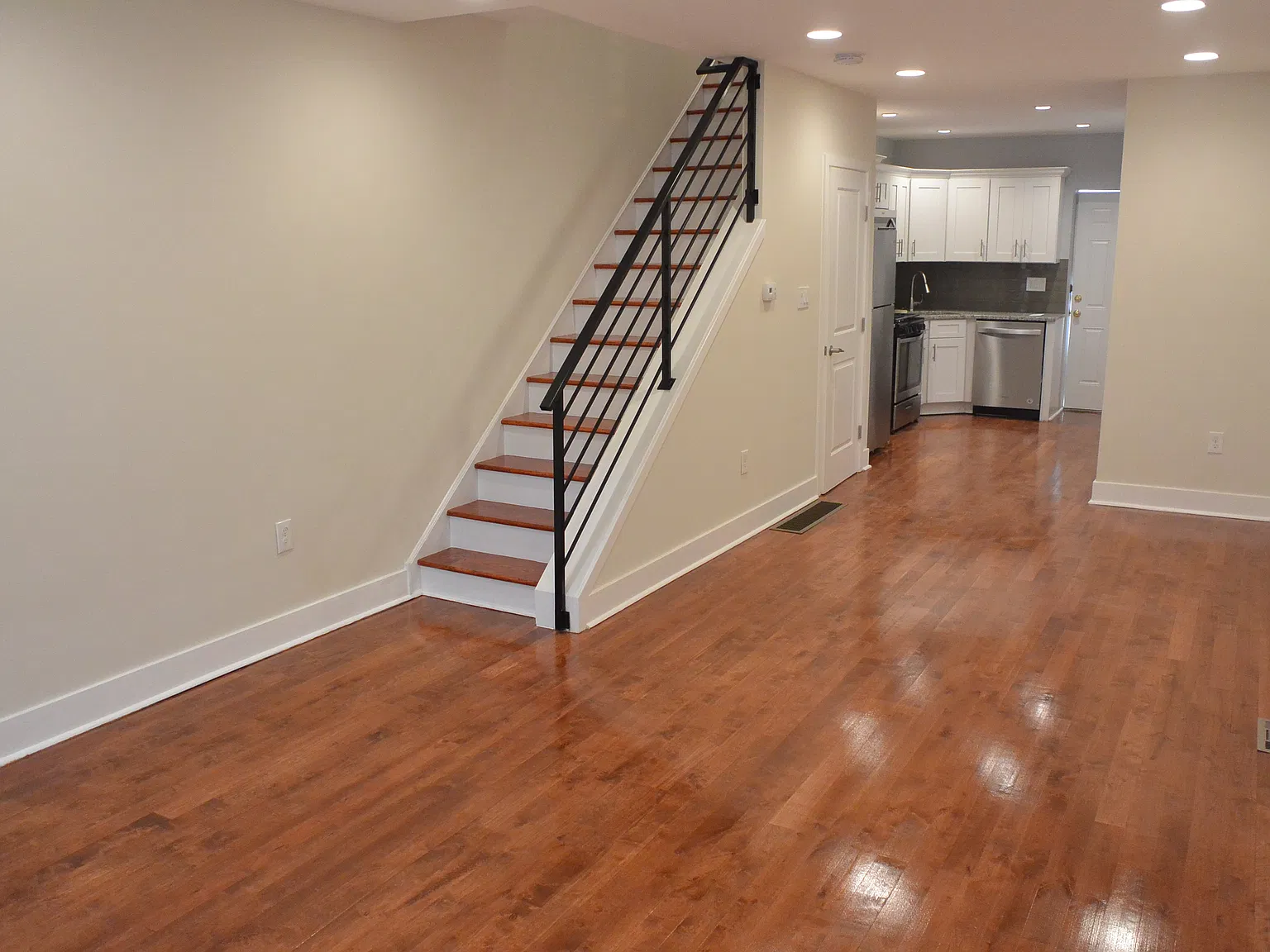 2 bed, 1010 sqft, $1,779 — Photo 4
