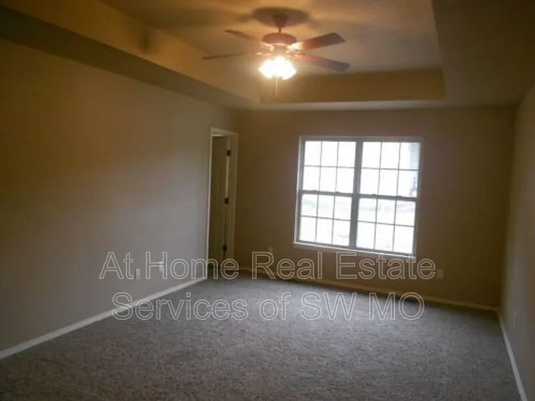 1040 E Caravan St — Photo 6