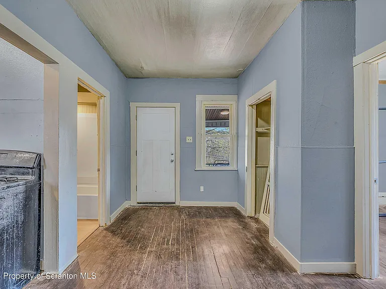1019 S Webster Ave — Photo 13