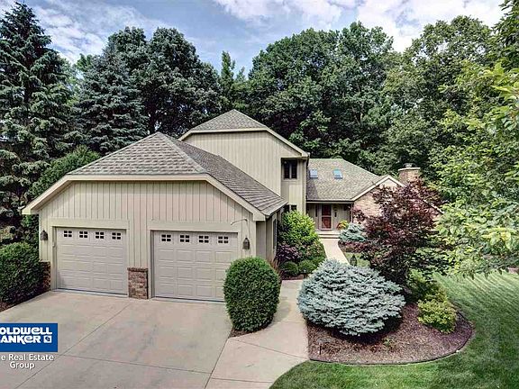 Beautiful wooded landscaped yard