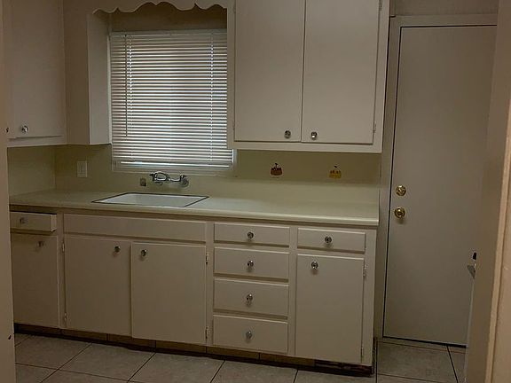 4th image of 107 E Canal Dr #4185391