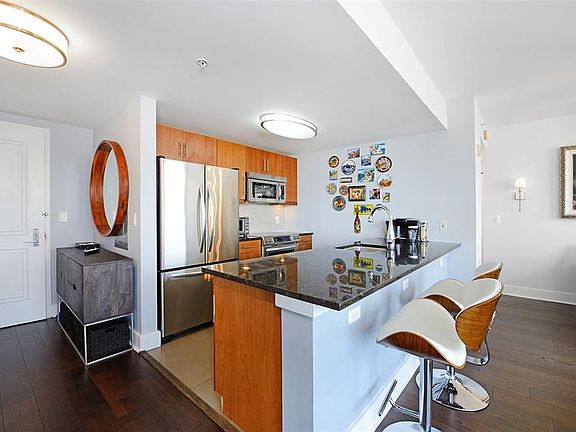 4th image of 88 Morgan St APT 2402