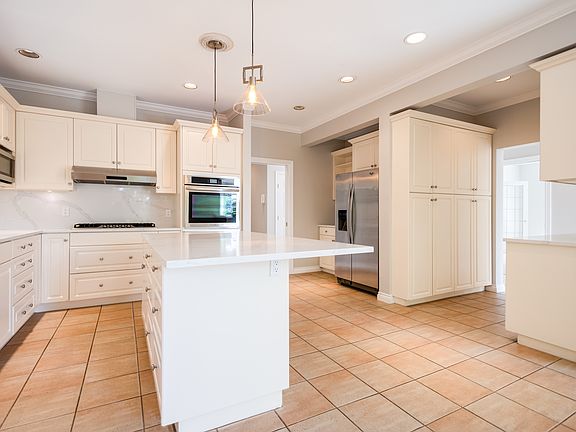 4th image of 819 19th St