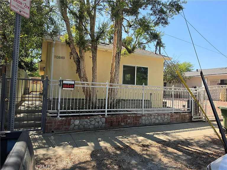 10849 N Swinton Ave — Photo 2