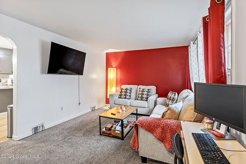 5th image of 1005 Spruce Street