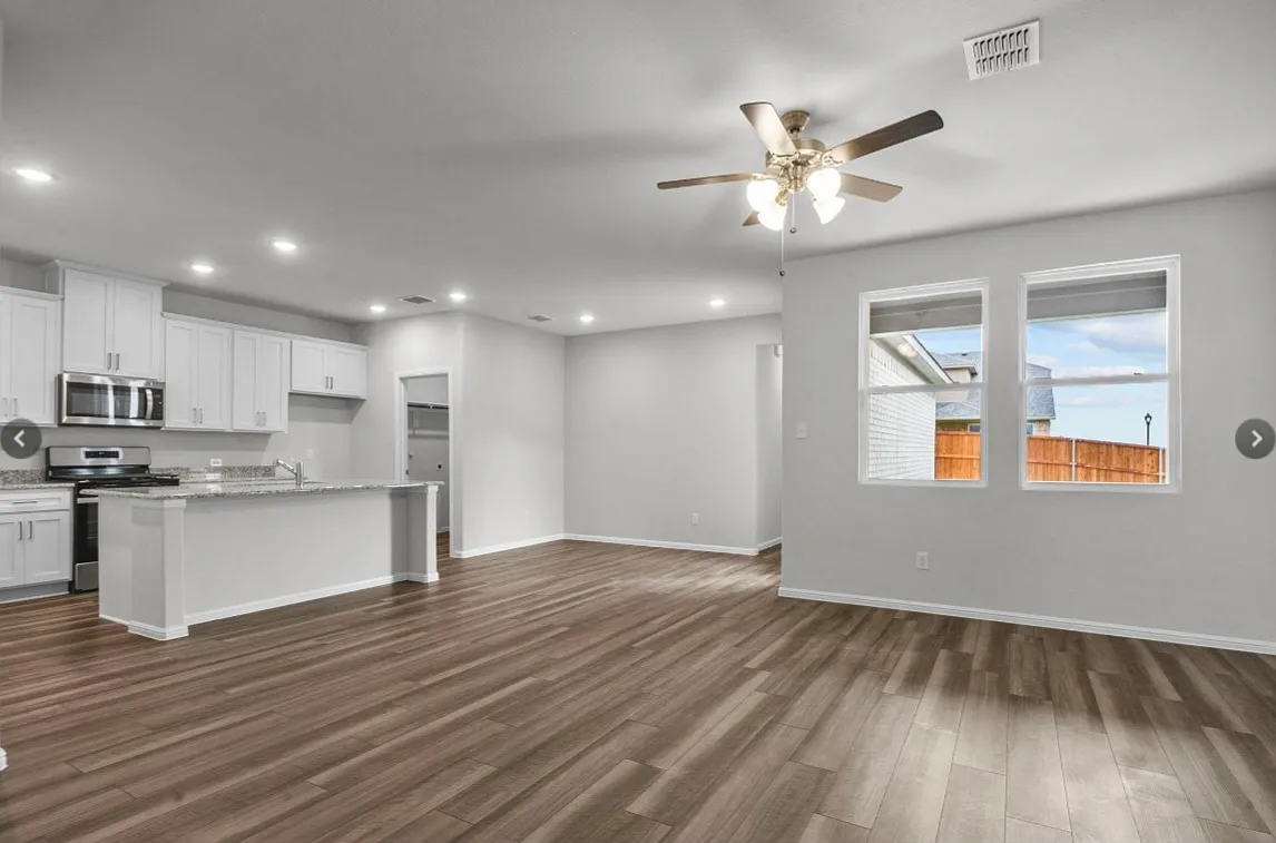 900 Portina Dr — Photo 2