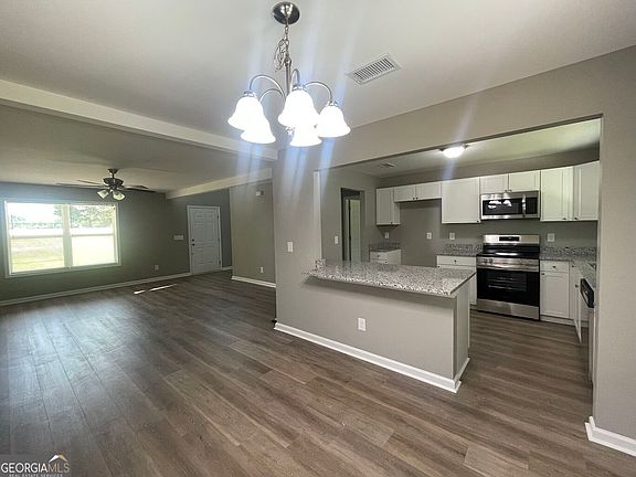 2nd image of 4599 Lexington Rd