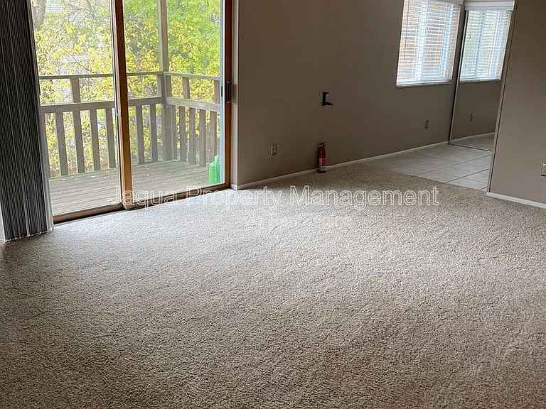 714 Garland Cir — Photo 2