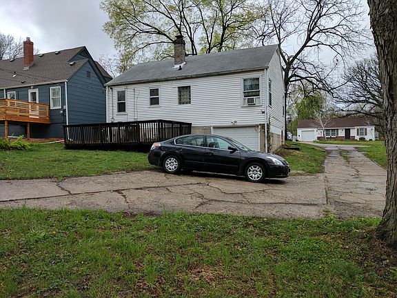 2nd image of 115 E 85th St