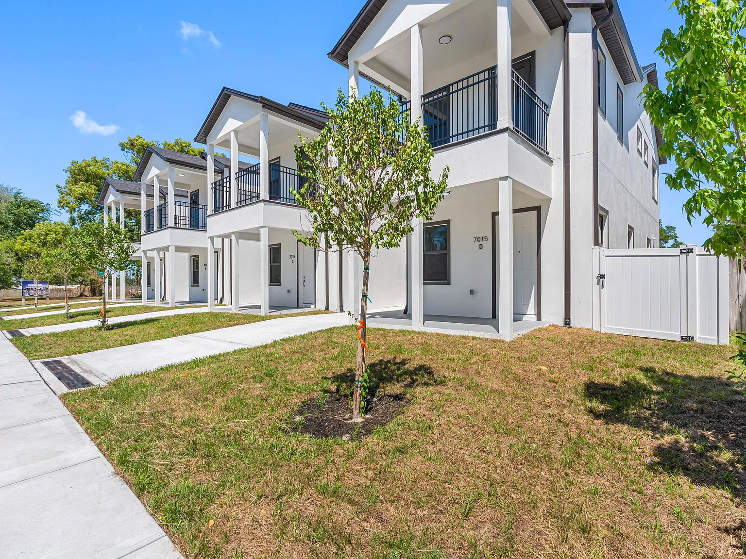 3 bed, 2.5 bath, 1833 sqft, $2,895 — Photo 3