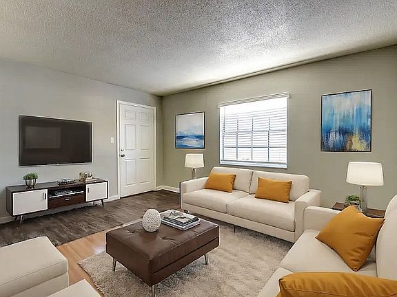 French Quarter - Living Space