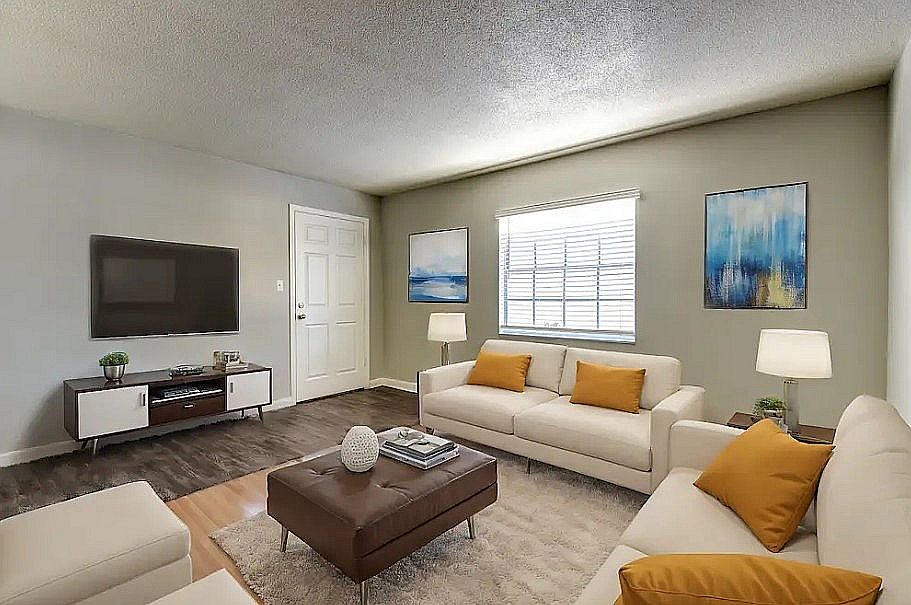 French Quarter - Living Space