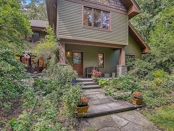 5th image of 25 Rock Ridge Rd
