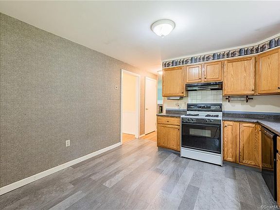 4th image of 12 Chadwick Dr