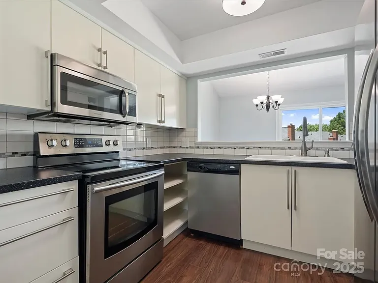 9404 S Vicksburg Park Ct — Photo 4