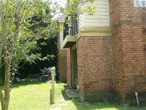 3rd image of 8752 Mallard Reserve Dr Unit 202