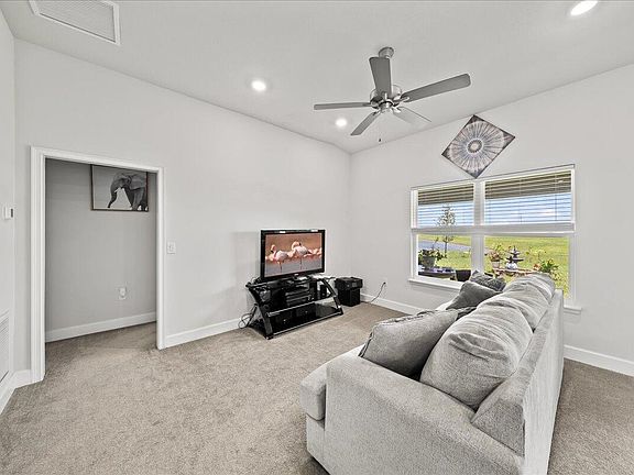 4th image of 2023 Middlebury Dr SE