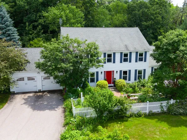 15 Everest Drive, Merrimack, NH 03054
