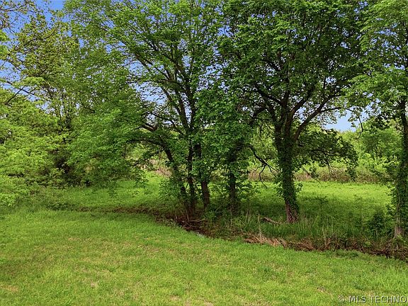 4th image of 220 South Rd