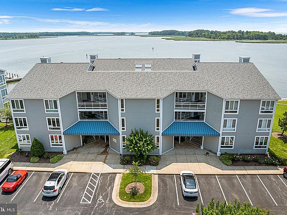 4th image of 721 Oyster Cove Dr